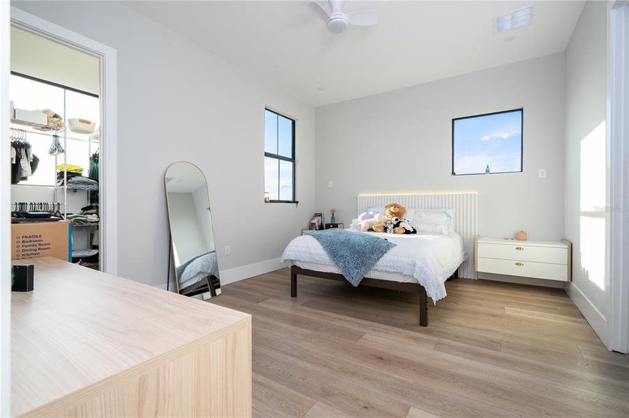 Furnished interior view inside a new home in , Montverde (Image 60).