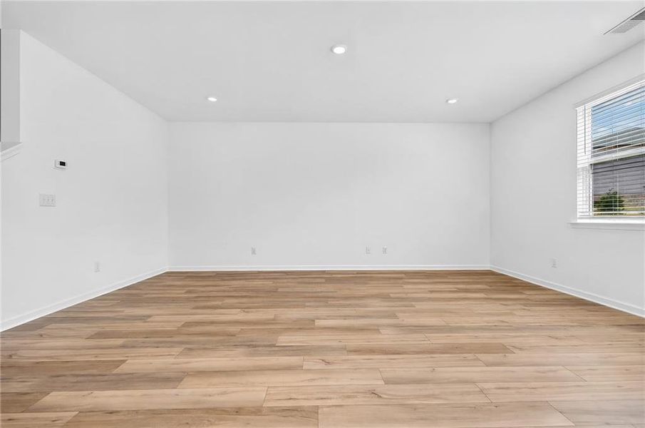 Spacious, unfurnished interior of a new home in Apalachee Hills, Bethlehem (Image 19).