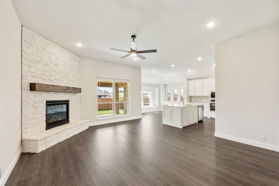 Spacious, unfurnished interior of a new home in Homestead at Daniel Farms, DeSoto (Image 34).