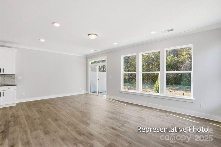 Spacious, unfurnished interior of a new home in Harrisburg Village, Harrisburg (Image 9).