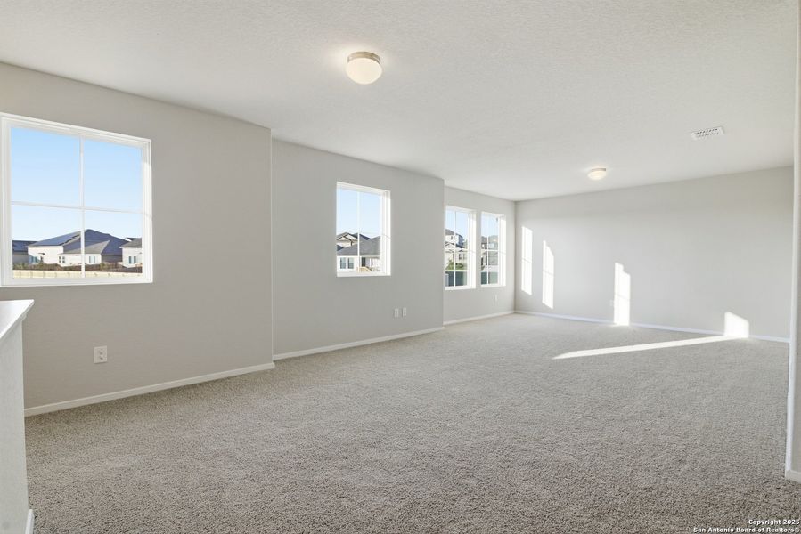 Spacious, unfurnished interior of a new home in Hunters Ranch, San Antonio (Image 23).