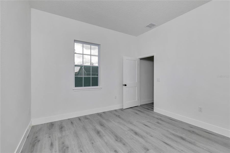 Spacious, unfurnished interior of a new home in , Ocala (Image 20).