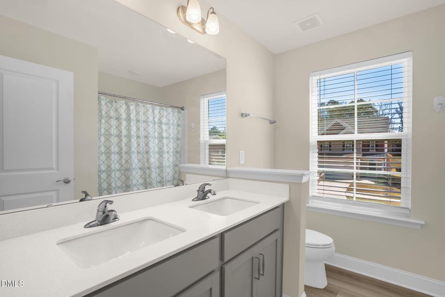 24-web-or-mls-2028 Seaford Dr-24