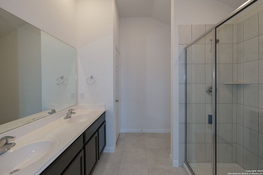 Furnished interior view inside a new home in Agave, San Antonio (Image 8).