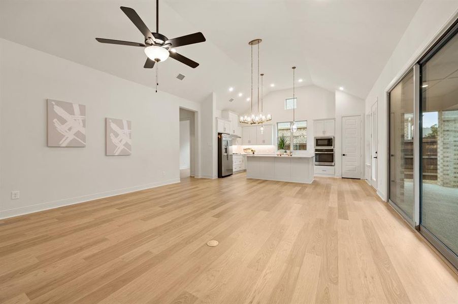 Spacious, unfurnished interior of a new home in Elements at Viridian - Garden Series, Arlington (Image 22).