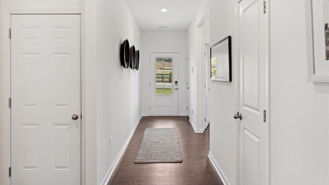 Spacious, unfurnished interior of a new home in Price's Point, Knoxville (Image 19).