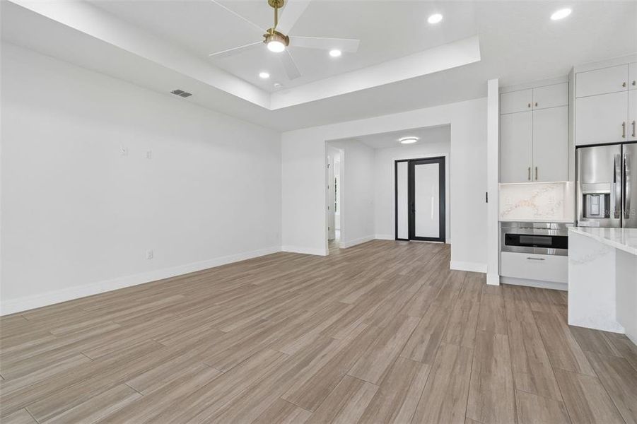 Spacious, unfurnished interior of a new home in , Tampa (Image 19).