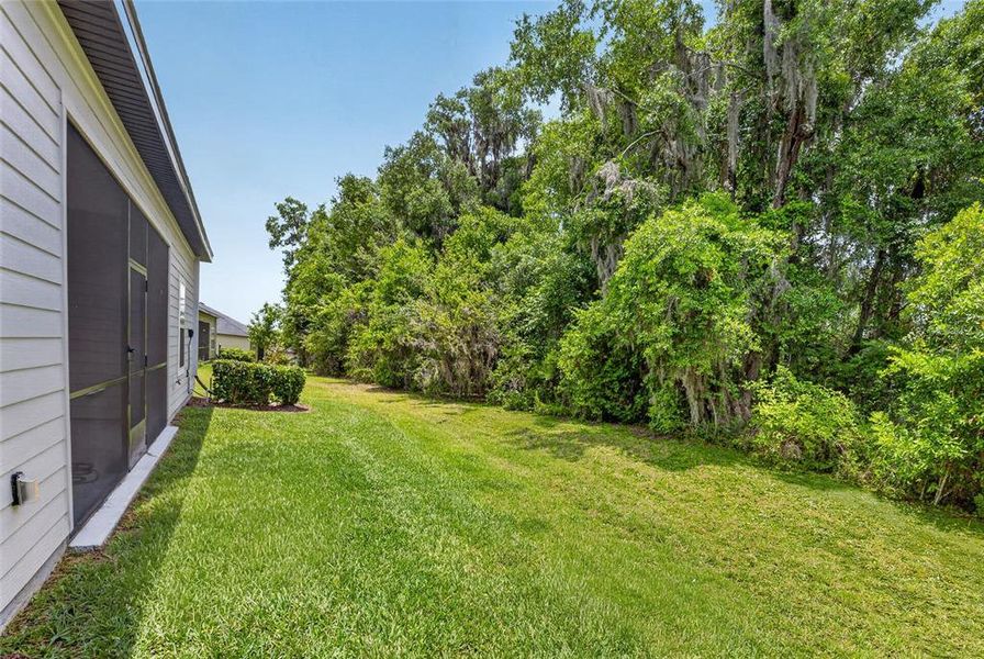 Exterior details and patio area of a home in , Dunnellon (Image 21).