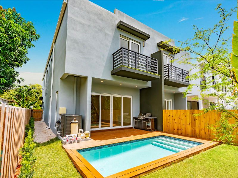 Exterior details and patio area of a home in , Fort Lauderdale (Image 22). Exterior details and patio area of a home in , Fort Lauderdale (Image 22).