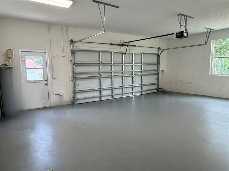 Spacious, unfurnished interior of a new home in , Dade City (Image 45).