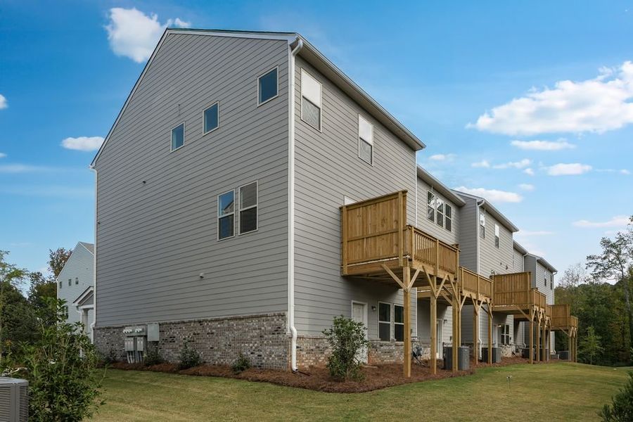 Image 39 of a home in Hampton Trace.