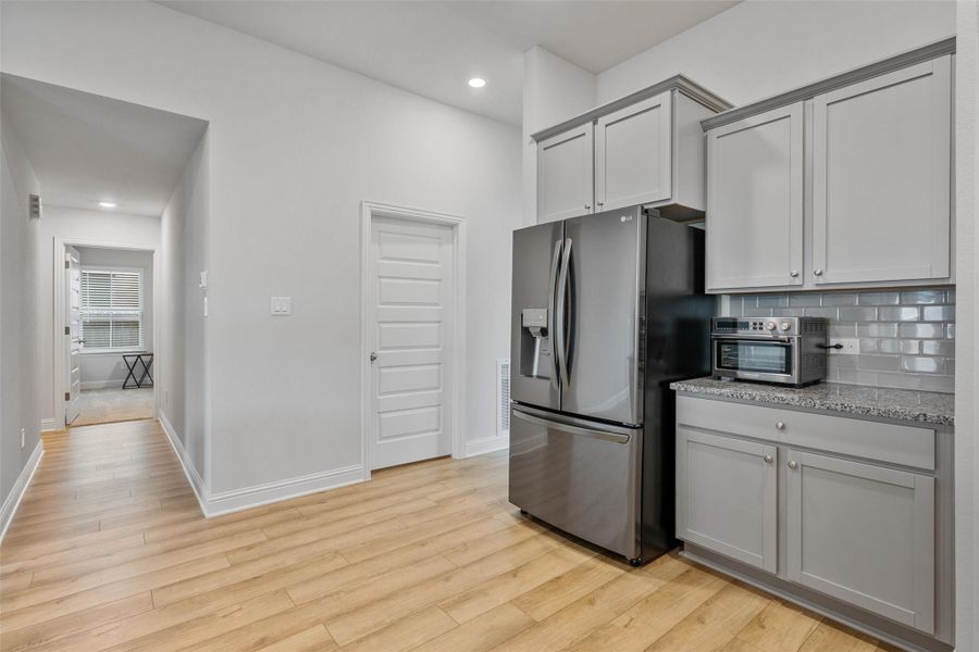 Furnished interior view inside a new home in Lago Mar, Galveston (Image 8).