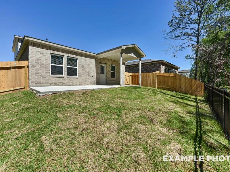 Exterior details and patio area of a home in Caney Creek Place, Conroe (Image 3).