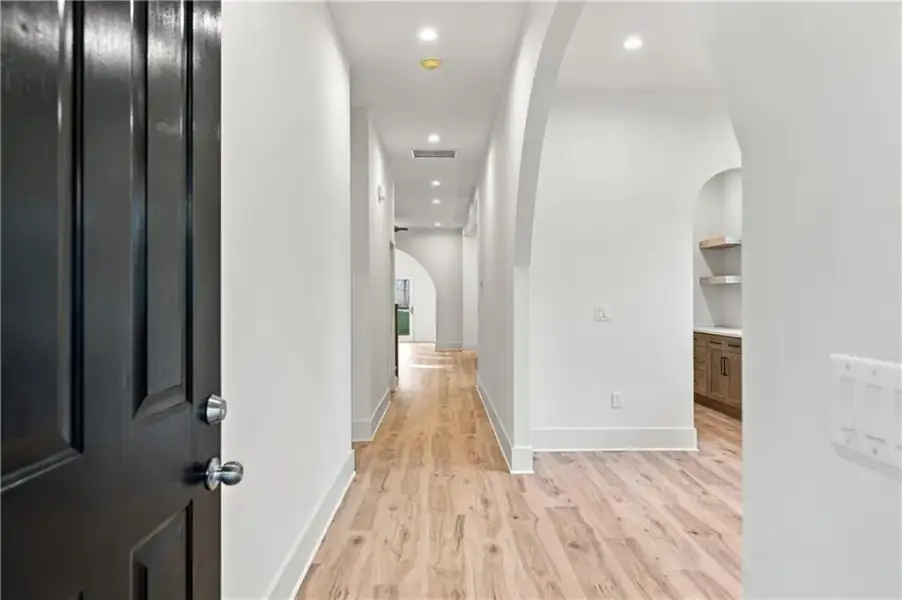Spacious, unfurnished interior of a new home in , Atlanta (Image 20).