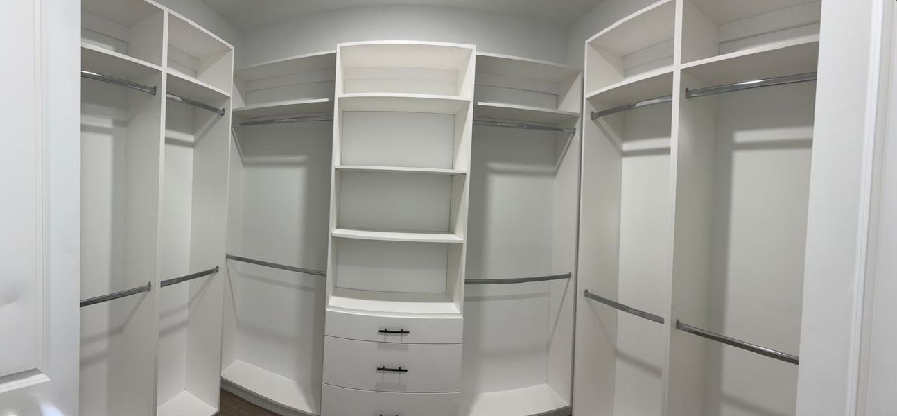 WALK IN CLOSET WALK IN CLOSET