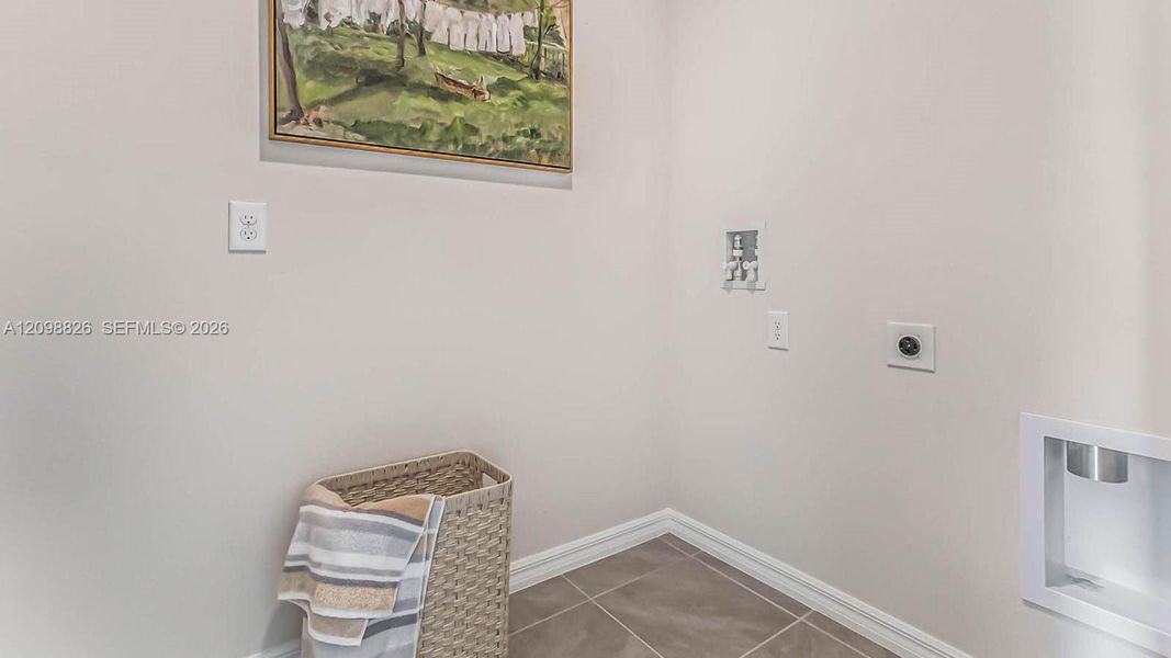 Spacious, unfurnished interior of a new home in Cascades, Davenport (Image 21).