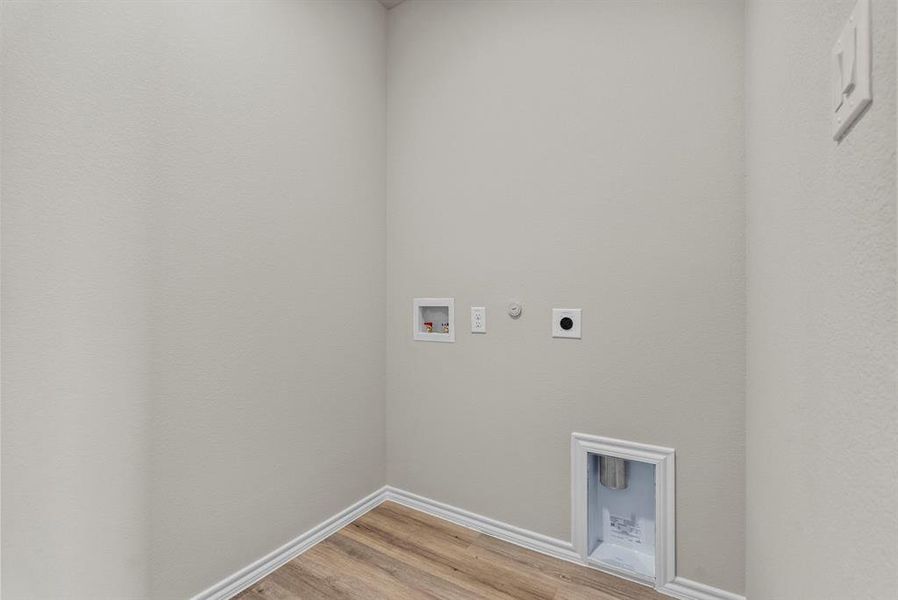 Spacious, unfurnished interior of a new home in Highlands at Chapel Creek, Fort Worth (Image 15).