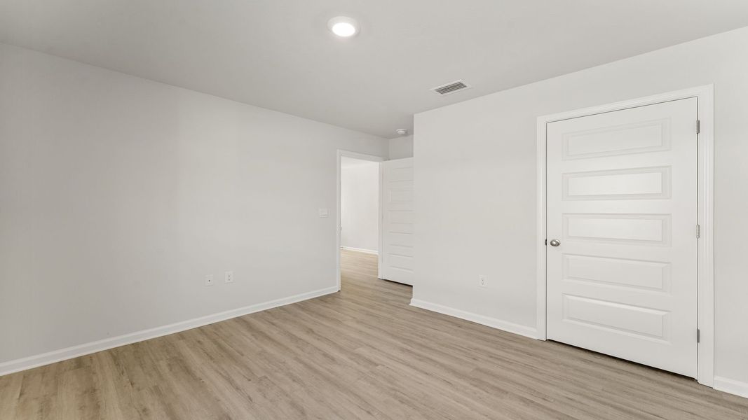 Spacious, unfurnished interior of a new home in Palmetto Bluff, Port Saint Joe (Image 20).