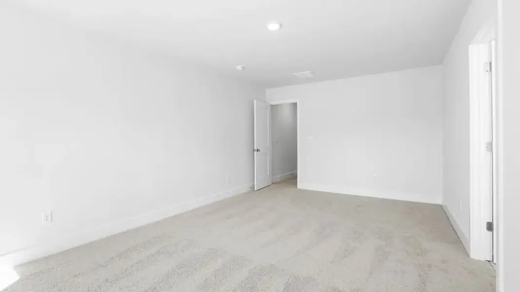 Representative unfurnished interior of a home built from the Lansing by D.R. Horton in Ashmore Hills, Mauldin (Image 29).