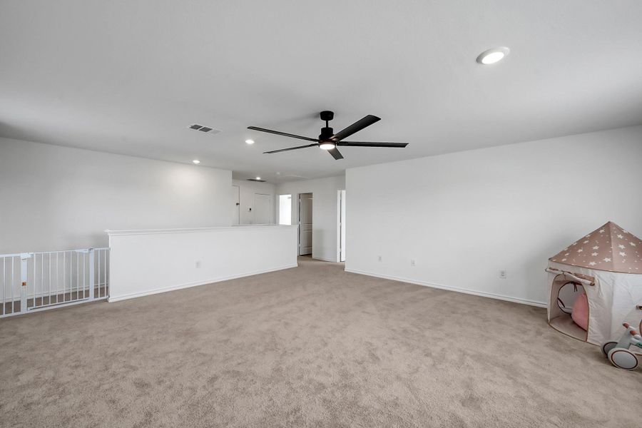 Spacious, unfurnished interior of a new home in Mavera, Conroe (Image 24).