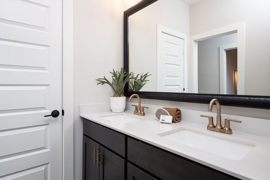 Representative interior finishes for a home built from the Ivy by Tri Pointe Homes in Union Park, Little Elm (Image 12).