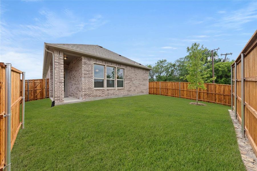 Exterior details of a home in Villas at Long Branch, Rowlett (Image 3). Exterior details of a home in Villas at Long Branch, Rowlett (Image 3).