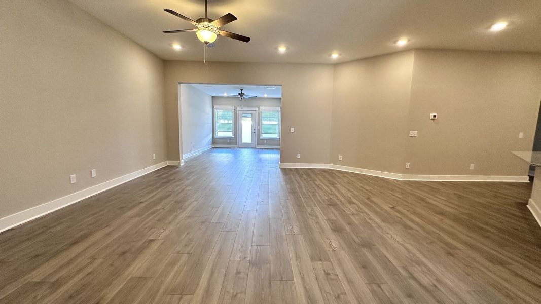 Spacious, unfurnished interior of a new home in Veterans Cove, Murfreesboro (Image 28).