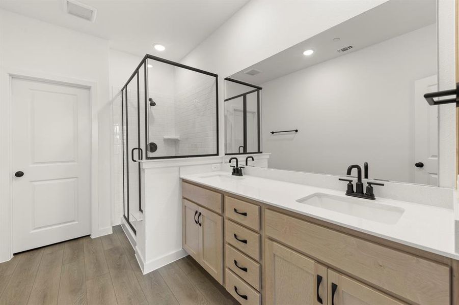18. 831 Pedernales - Bath (2)