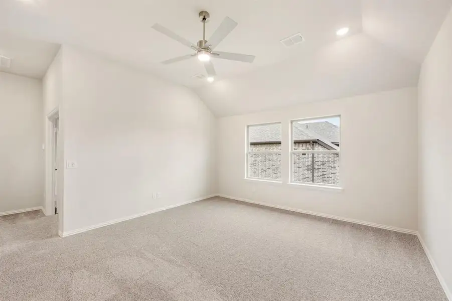 Spacious, unfurnished interior of a new home in Sunrise at Garden Valley, Waxahachie (Image 36).