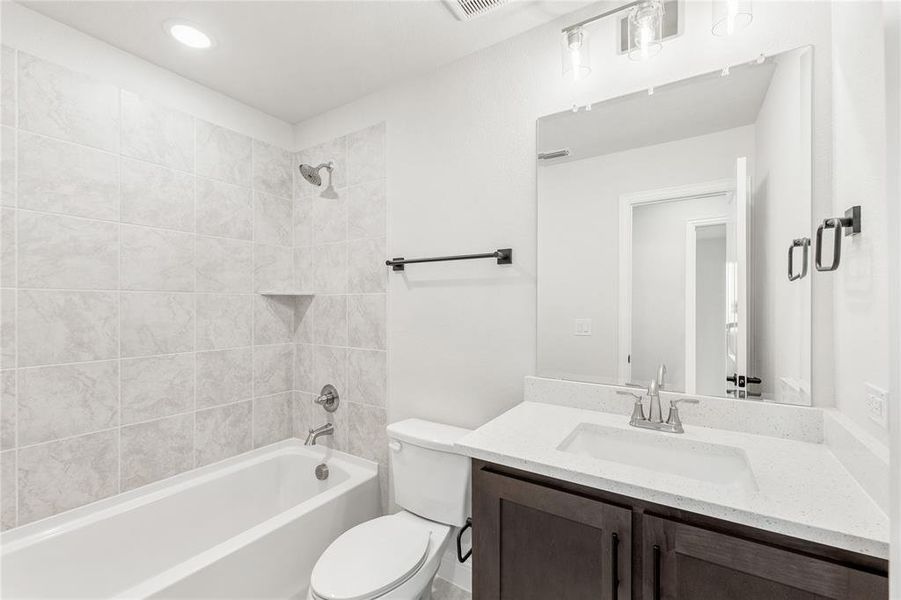 Furnished interior view inside a new home in Sable Creek, Sanger (Image 11).