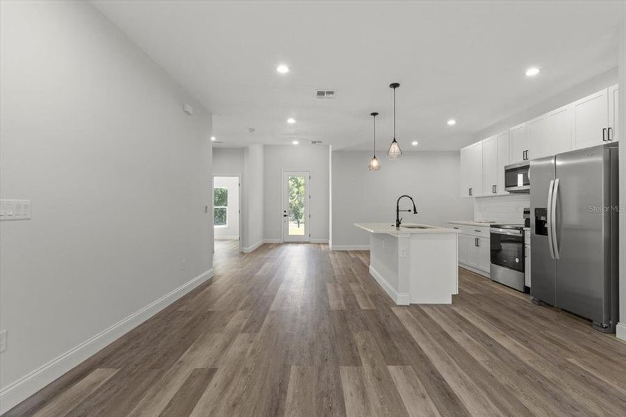 Spacious, unfurnished interior of a new home in , Citrus Springs (Image 16).