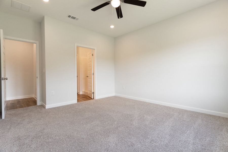Spacious, unfurnished interior of a new home in Blossom Grove, Crestview (Image 40).