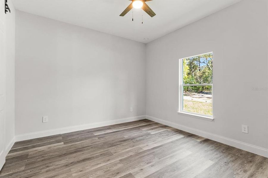Spacious, unfurnished interior of a new home in , Dunnellon (Image 28).