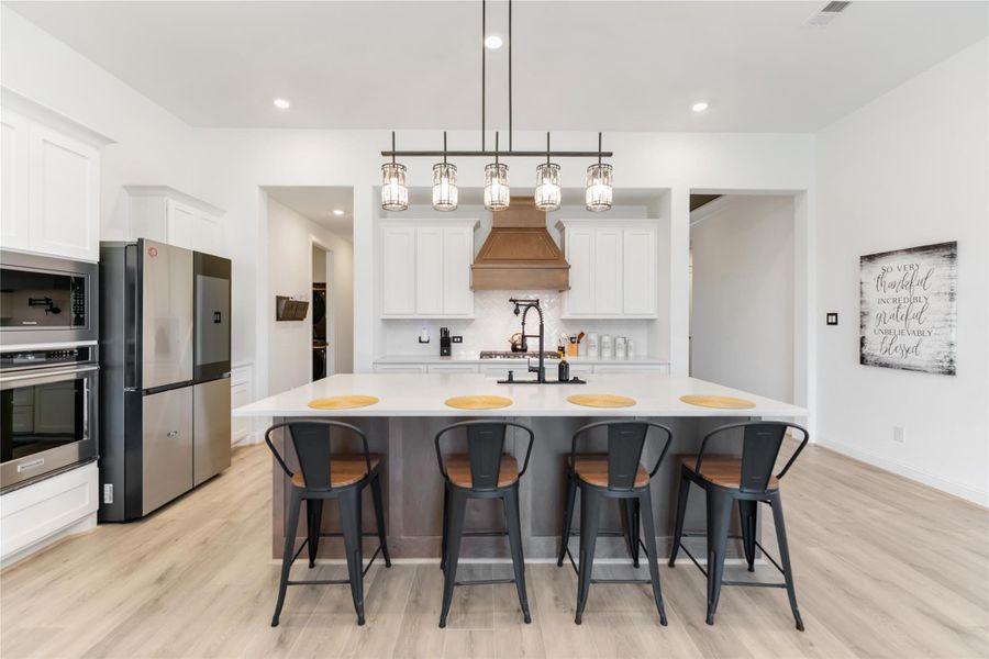 Bright, open and modern kitchen Bright, open and modern kitchen