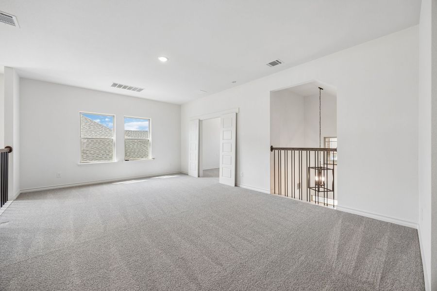 Spacious, unfurnished interior of a new home in Country Lakes, Denton (Image 29).