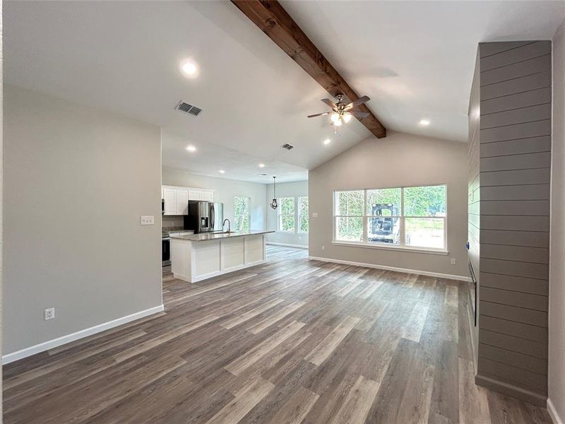Spacious, unfurnished interior of a new home in , Sulphur Springs (Image 10).