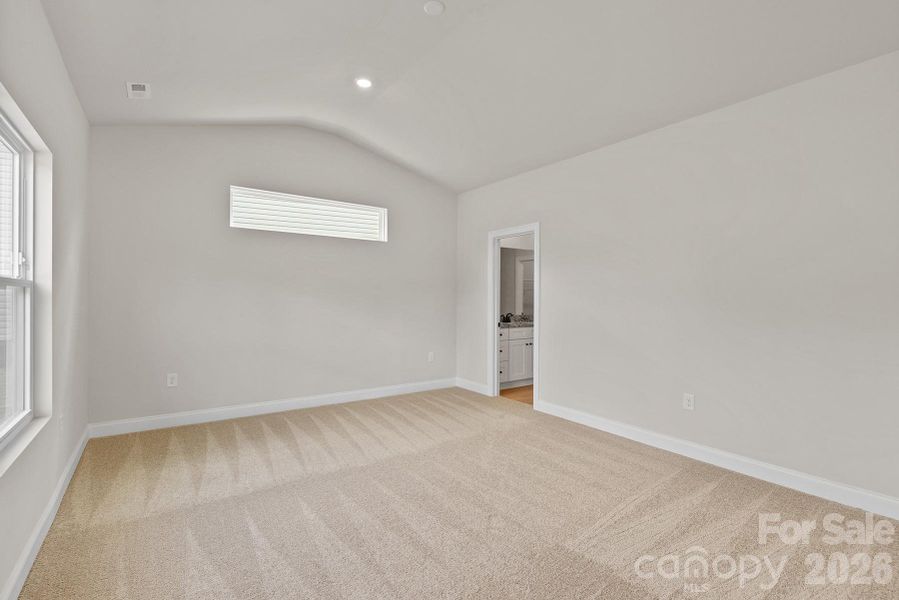 Spacious, unfurnished interior of a new home in Ascot Woods, Charlotte (Image 11).