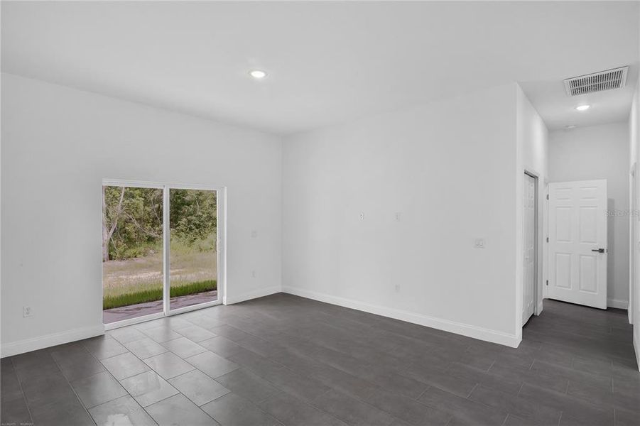 Spacious, unfurnished interior of a new home in , Dunnellon (Image 22).