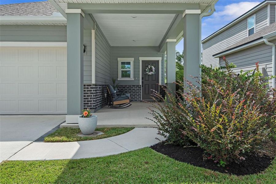Exterior details and patio area of a home in Seminole Palms, Palm Coast (Image 25).