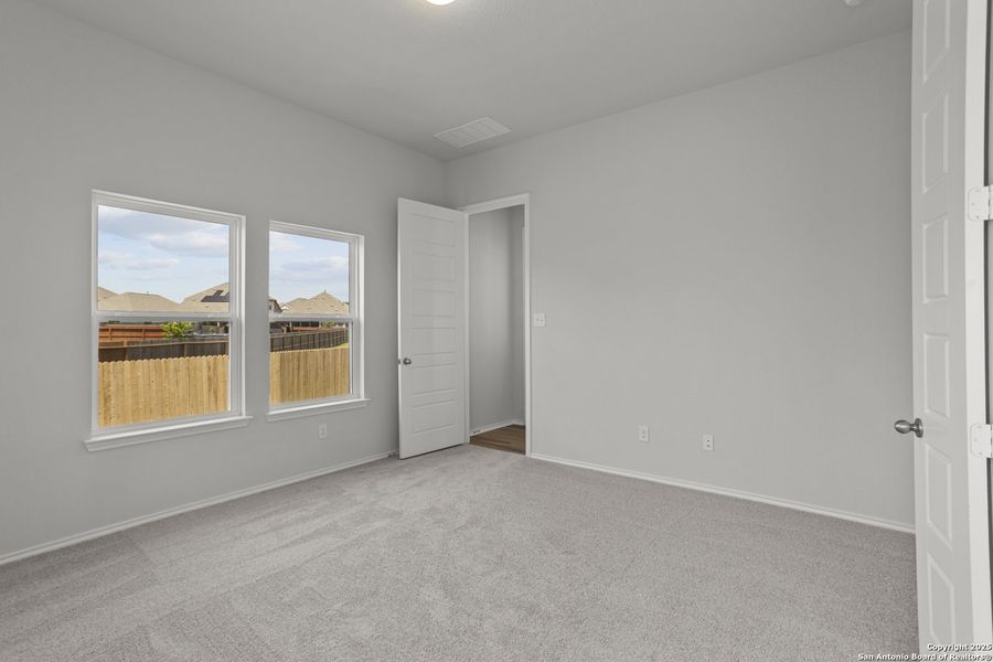 Spacious, unfurnished interior of a new home in Rhine Valley, Schertz (Image 21).