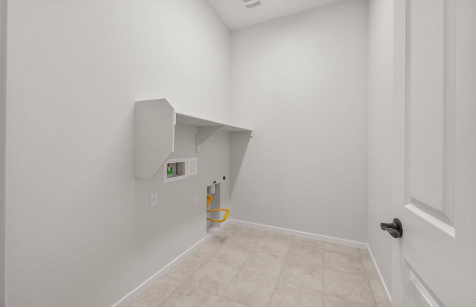 Spacious, unfurnished interior of a new home in Artisan at Asante, Surprise (Image 25).