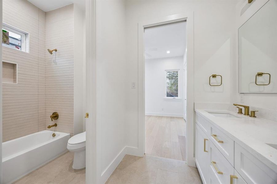 Furnished interior view inside a new home in , Dallas (Image 35).