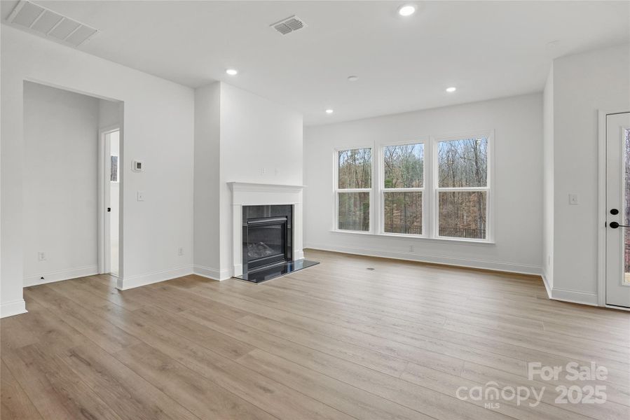 Spacious, unfurnished interior of a new home in Forest Creek, Waxhaw (Image 25).
