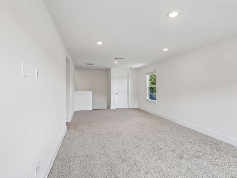 Spacious, unfurnished interior of a new home in Station Hill - Estate Series, Franklin (Image 16). Spacious, unfurnished interior of a new home in Station Hill - Estate Series, Franklin (Image 16).