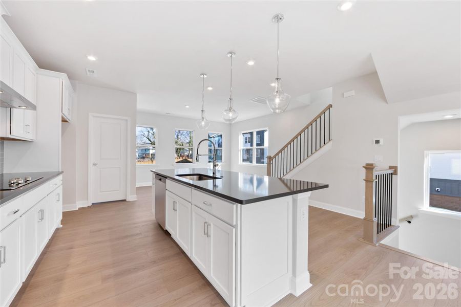 End unit with additional Windows