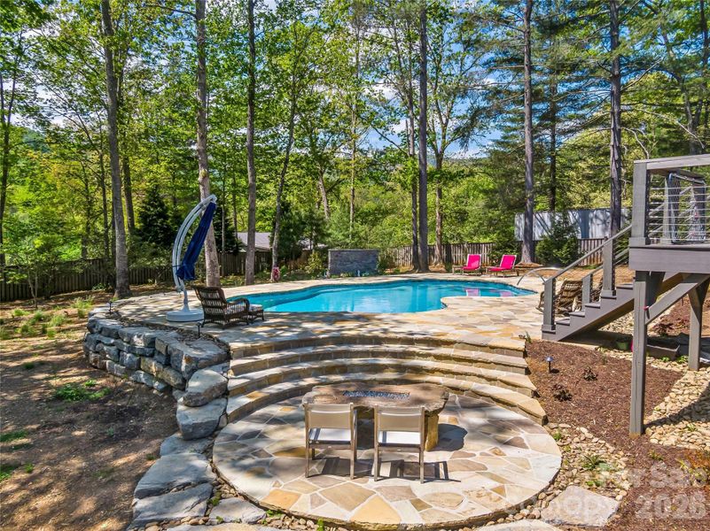 Community amenities in , Arden (Image 34).