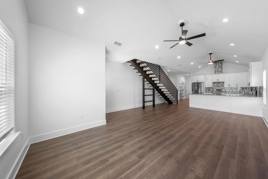 Spacious, unfurnished interior of a new home in , Granite Shoals (Image 17).