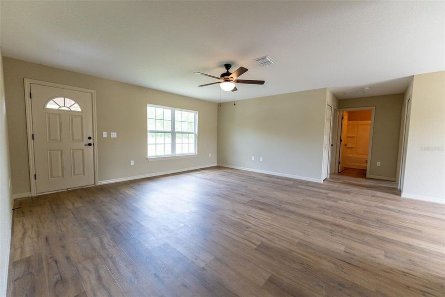 Spacious, unfurnished interior of a new home in , Citrus Springs (Image 42).
