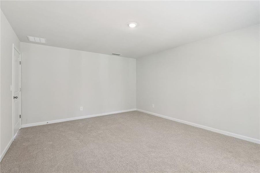 Spacious, unfurnished interior of a new home in The Oaks at Dawson, Dawsonville (Image 35).