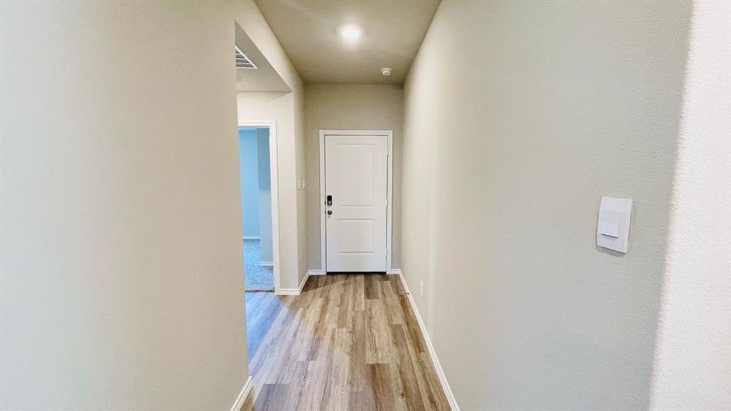 Spacious, unfurnished interior of a new home in Sunnycreek, Fort Worth (Image 17).